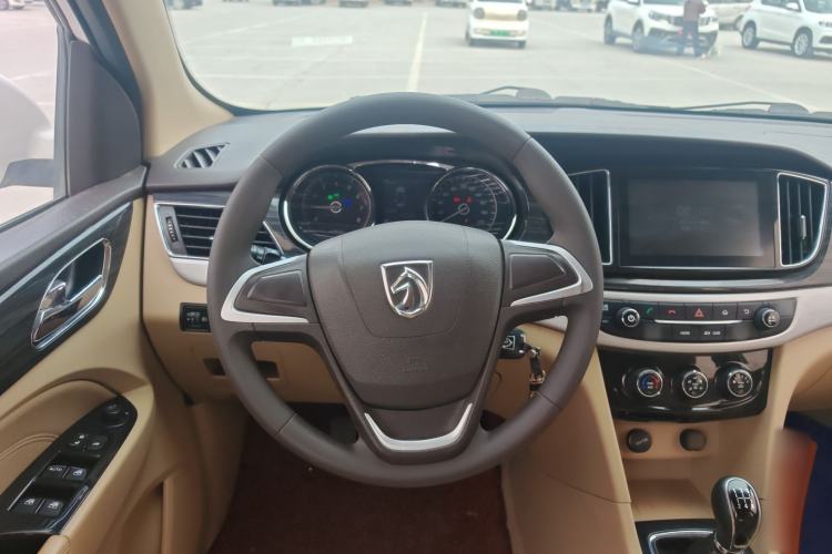 Used Baojun 730 2016 1.5L Manual Comfort Version 7 Seats China V Emission Standard Steering Wheel