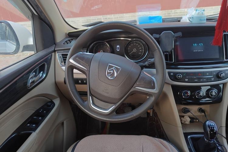 Used Baojun 730 2016 1.5L Manual Comfort Version 7 Seats China V Emission Standard Steering Wheel