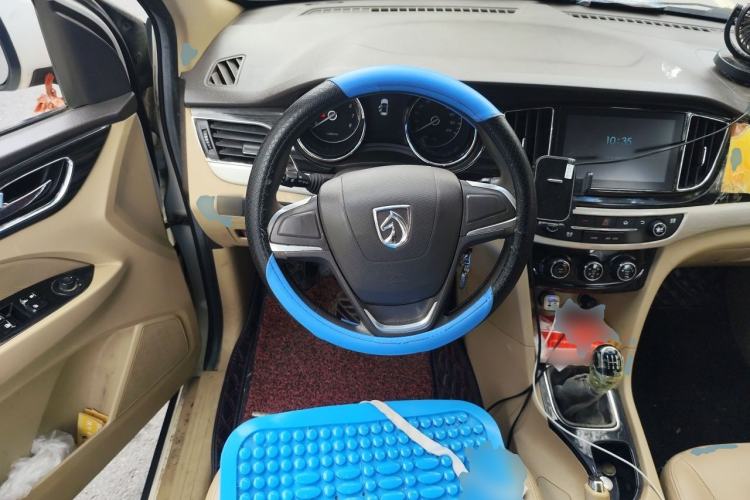 Used Baojun 730 2016 1.5L Manual Standard Version 7 Seats Steering Wheel