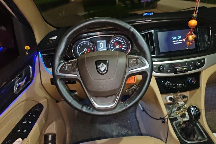 Used Baojun 730 2016 1.5T Manual Luxury Edition 7 Seats Steering Wheel