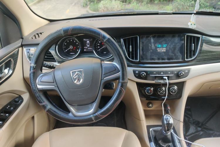 Used Baojun 730 2016 1.5L Manual Comfort Version 7 Seats China V Emission Standard Steering Wheel