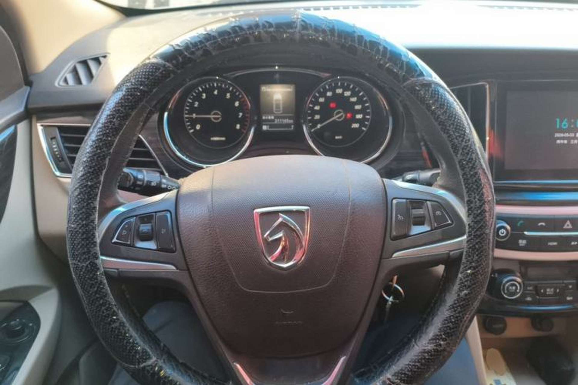 Used Baojun 730 2016 1.5L Manual Luxury Edition 7 Seats Steering Wheel
