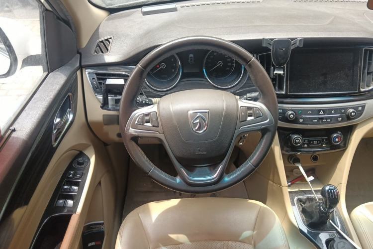 Used Baojun 730 2016 1.5L Manual Luxury Edition 7 Seats Steering Wheel