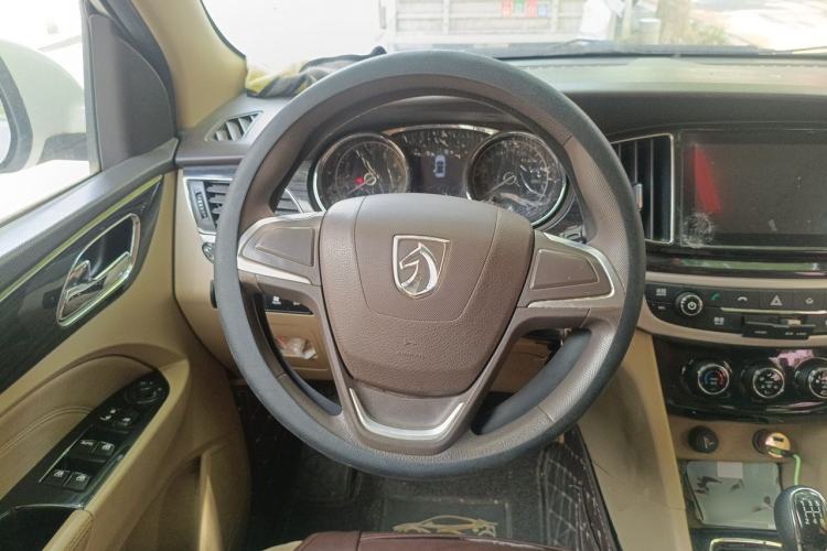 Used Baojun 730 2016 1.5L Manual Comfort Version 7 Seats China V Emission Standard Steering Wheel