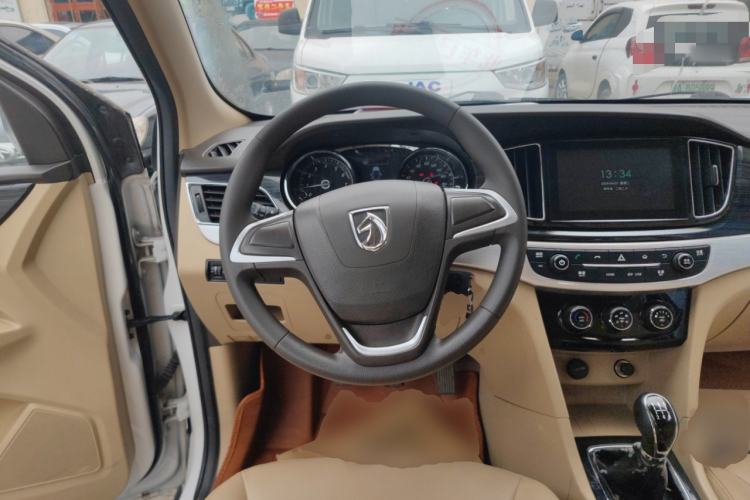 Used Baojun 730 2016 1.5L Manual Comfort Version 7 Seats China V Emission Standard Steering Wheel