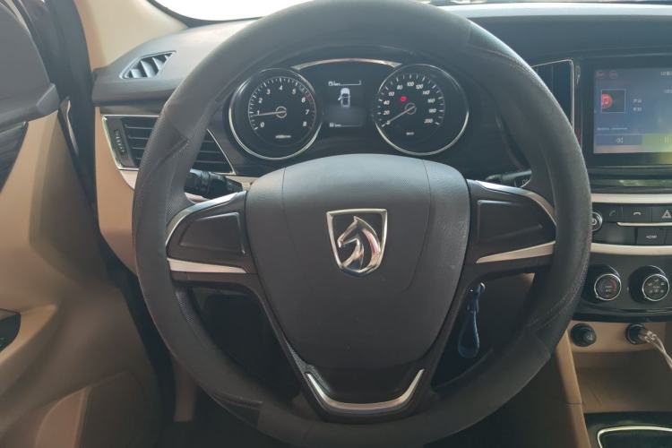 Used Baojun 730 2016 1.5L Manual Comfort Version 7 Seats China V Emission Standard Steering Wheel