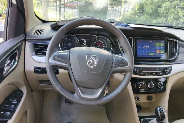 Used Baojun 730 2016 1.5L Manual Comfort Version 7 Seats China V Emission Standard Steering Wheel
