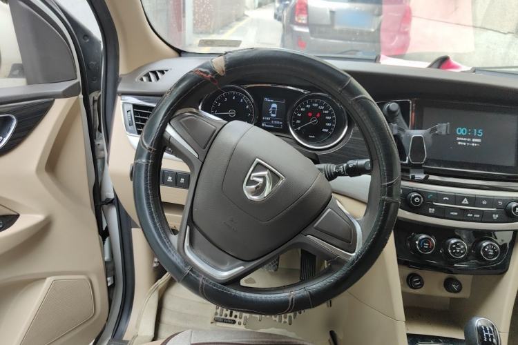 Used Baojun 730 2016 1.5L Manual Luxury Edition 7 Seats Steering Wheel