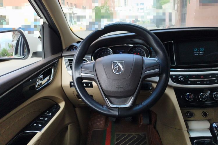 Used Baojun 730 2016 1.5T Manual Comfort Version 7 Seats Steering Wheel