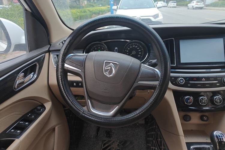 Used Baojun 730 2016 1.5L Manual Comfort Version 7 Seats China V Emission Standard Steering Wheel