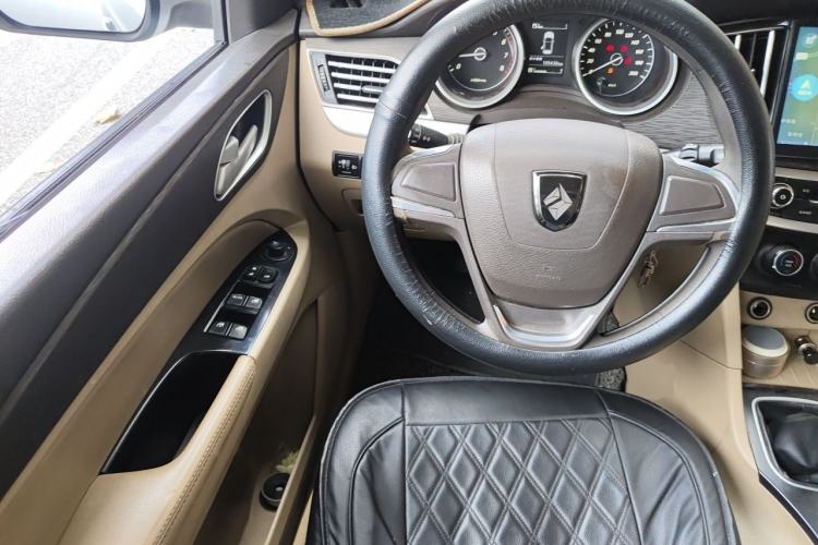 Used Baojun 730 2016 1.5L Manual Standard Version 7 Seats Steering Wheel