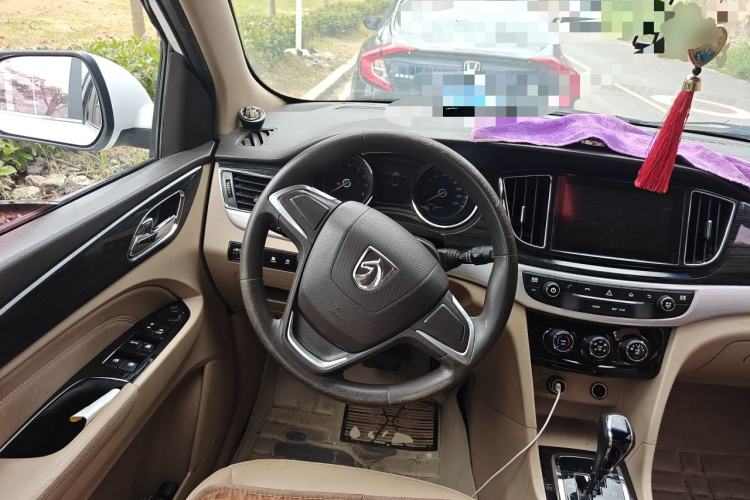 Used Baojun 730 2016 1.8L iAMT Comfort Version 7 Seats Steering Wheel