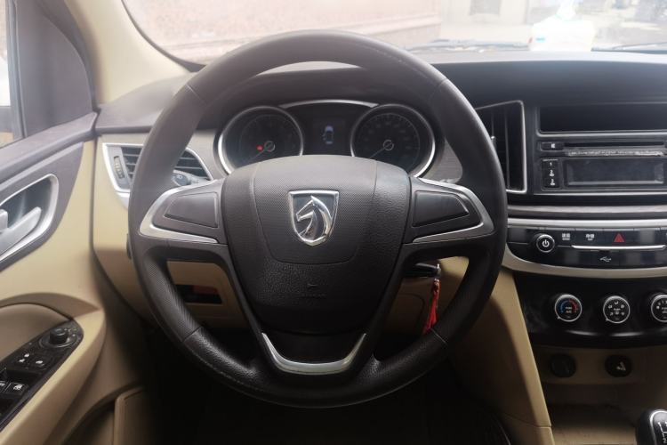 Used Baojun 730 2016 1.5L Manual Standard Version 7 Seats Steering Wheel