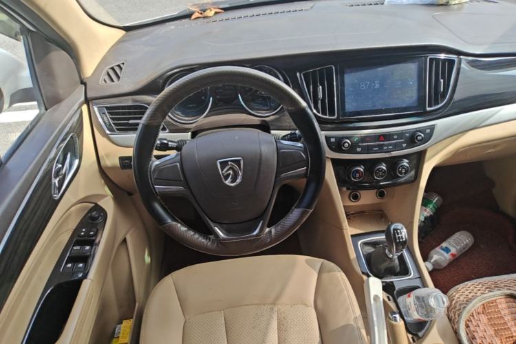 Used Baojun 730 2016 1.5L Manual Comfort Version 7 Seats China V Emission Standard Steering Wheel