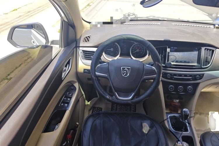 Used Baojun 730 2016 1.5L Manual Standard Version 7 Seats Steering Wheel