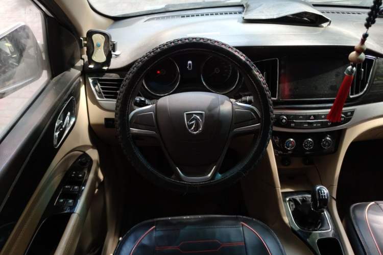 Used Baojun 730 2016 1.5L Manual Comfort Version 7 Seats China V Emission Standard Steering Wheel