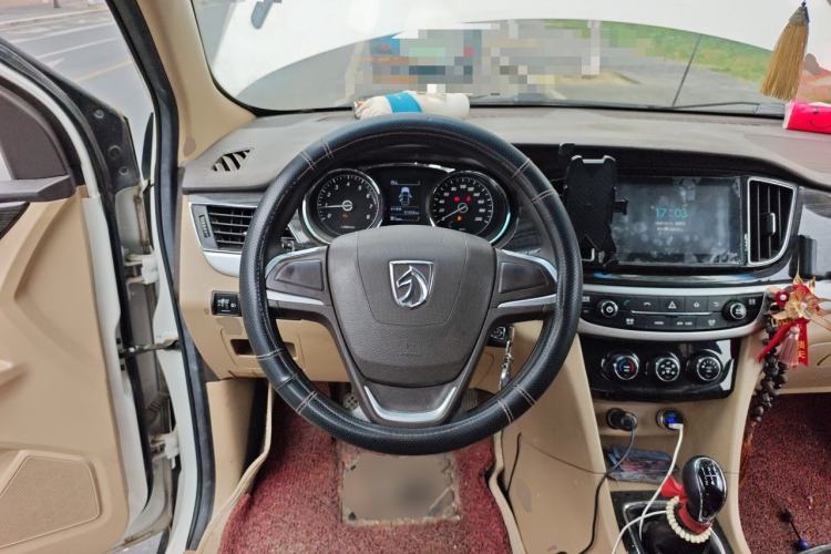 Used Baojun 730 2016 1.5L Manual Comfort Version 7 Seats China V Emission Standard Steering Wheel