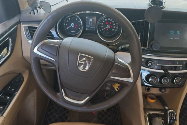 Used Baojun 730 2016 1.5L Manual Comfort Version 7 Seats China V Emission Standard Steering Wheel