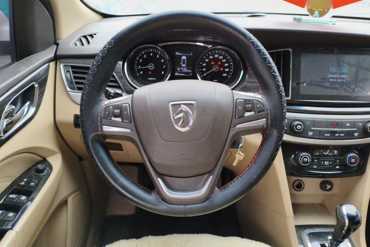 Used Baojun 730 2016 1.8L iAMT Luxury Model 7 Seats Steering Wheel