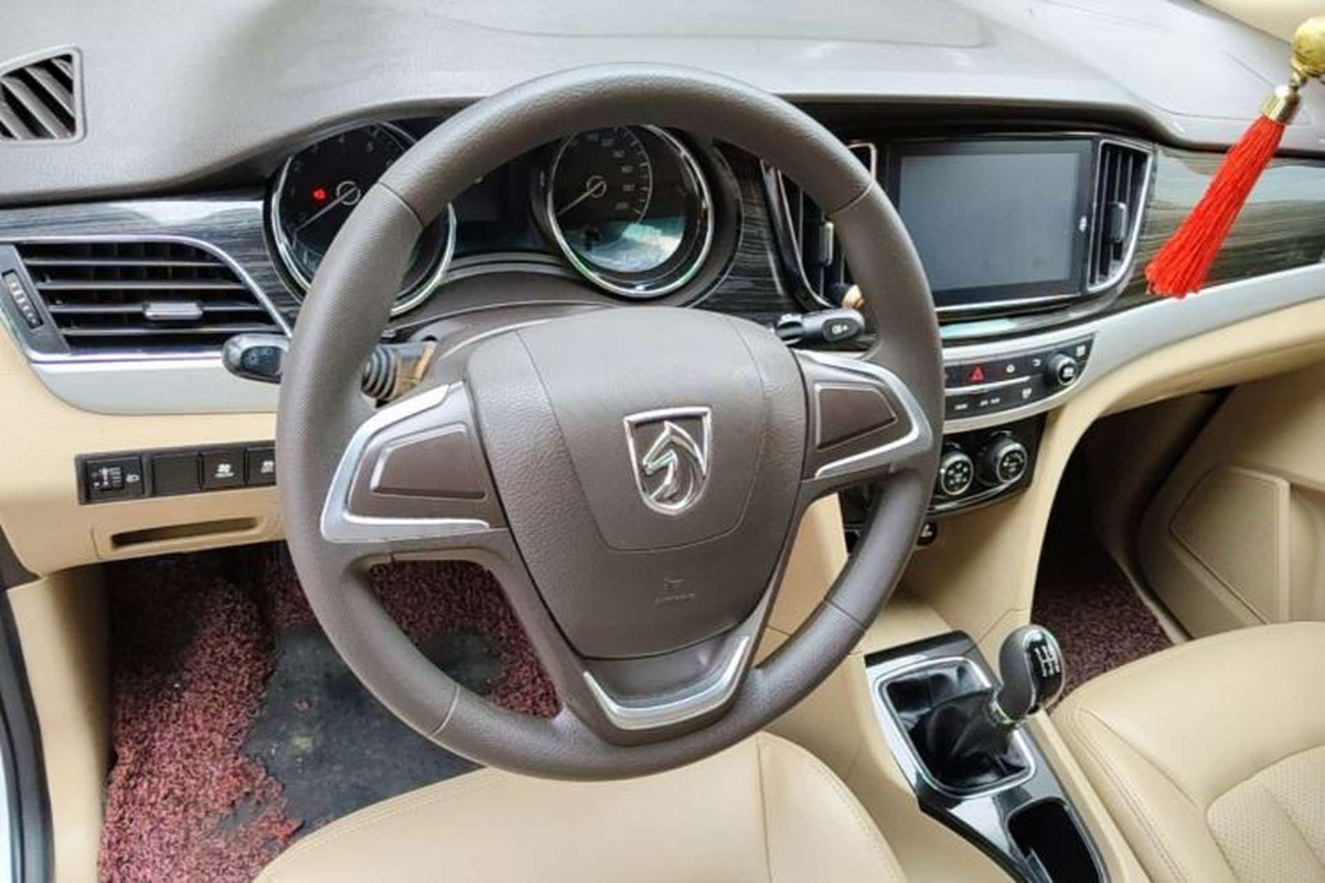 Used Baojun 730 2016 1.5L Manual Comfort Version 7 Seats China V Emission Standard Steering Wheel