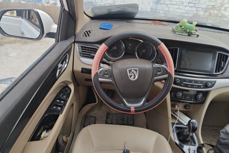 Used Baojun 730 2016 1.5L Manual Luxury Edition 7 Seats Steering Wheel