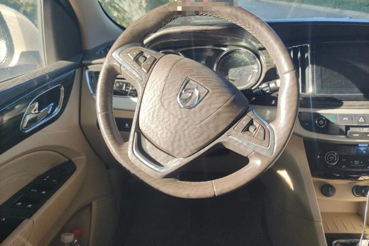 Used Baojun 730 2016 1.5T Manual Luxury Edition 7 Seats Steering Wheel