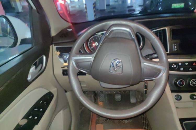 Used Baojun 730 2016 Revised 1.5L Manual Standard Version 7 Seats China V Emission Standard Steering Wheel
