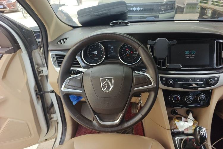 Used Baojun 730 2016 1.5L Manual Comfort Version 7 Seats China V Emission Standard Steering Wheel