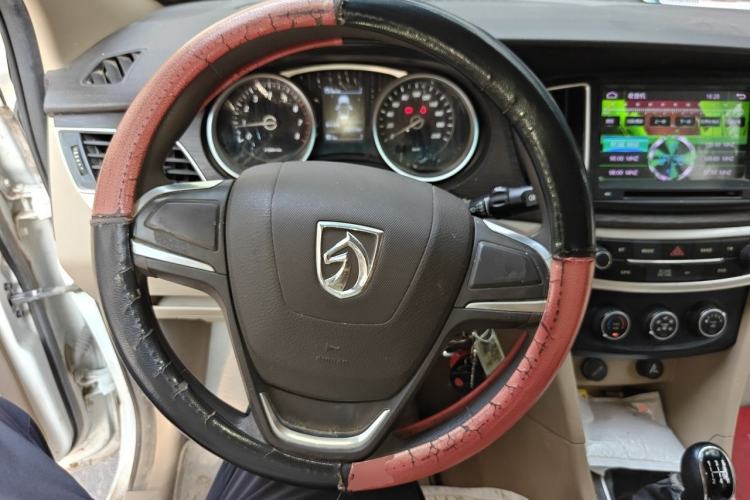 Used Baojun 730 2016 Revised 1.5L Manual Standard Version 7 Seats China V Emission Standard Steering Wheel