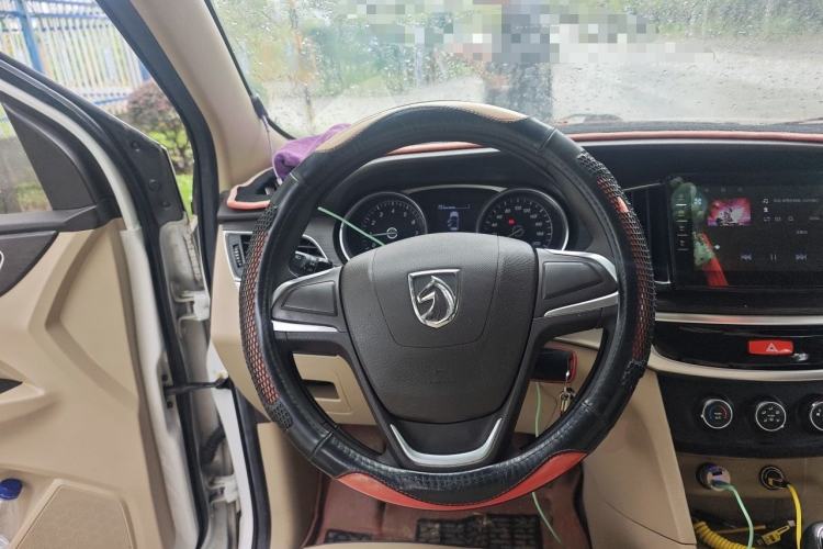 Used Baojun 730 2016 1.5T Manual Standard Version 7 Seats Steering Wheel