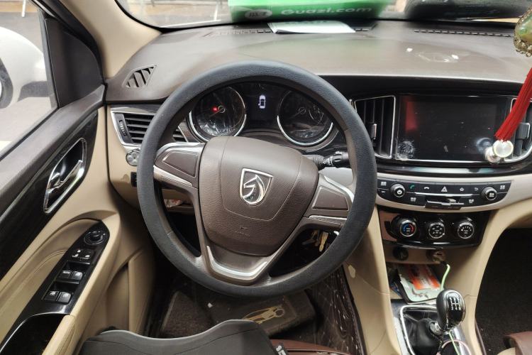 Used Baojun 730 2016 1.5L Manual Luxury Edition 7 Seats Steering Wheel