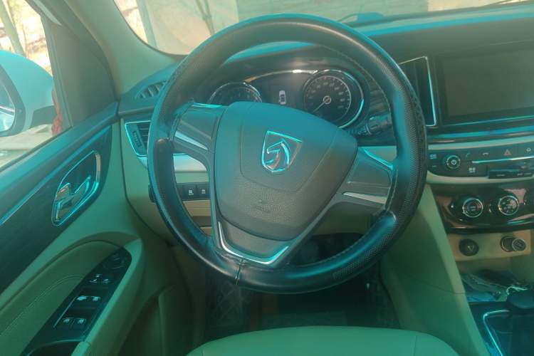 Used Baojun 730 2016 1.5L Manual Comfort Version 7 Seats China V Emission Standard Steering Wheel