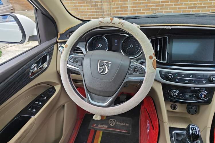 Used Baojun 730 2016 1.5L Manual Luxury Edition 7 Seats Steering Wheel