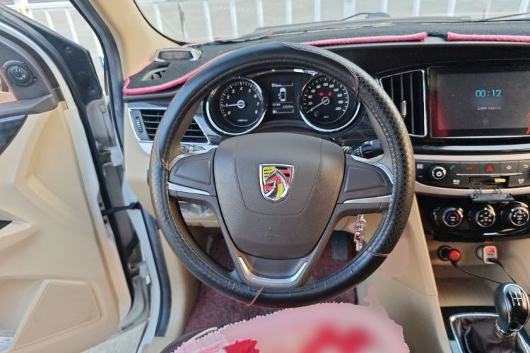 Used Baojun 730 2016 1.5L Manual Comfort Version 7 Seats China V Emission Standard Steering Wheel