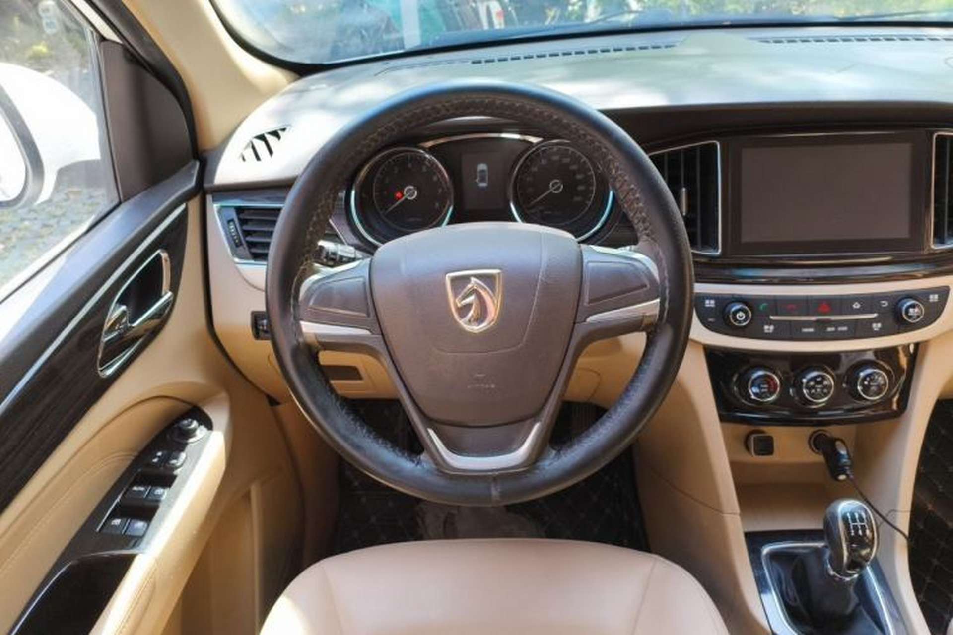 Used Baojun 730 2016 1.5L Manual Comfort Version 7 Seats China V Emission Standard Steering Wheel