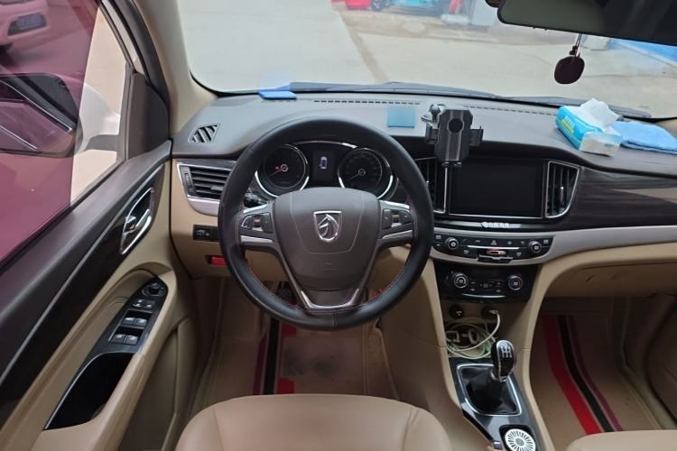 Used Baojun 730 2016 1.5L Manual Luxury Edition 7 Seats Steering Wheel