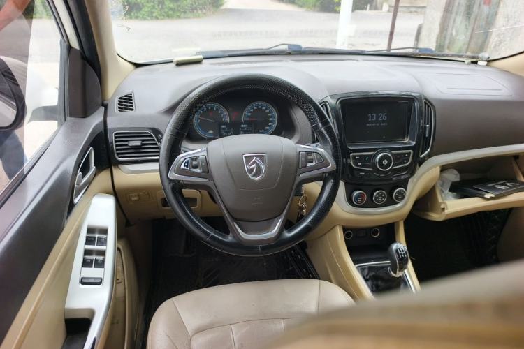 Used Baojun 730 2016 1.5L Manual Value Edition 7 Seats China V Emission Standard Steering Wheel