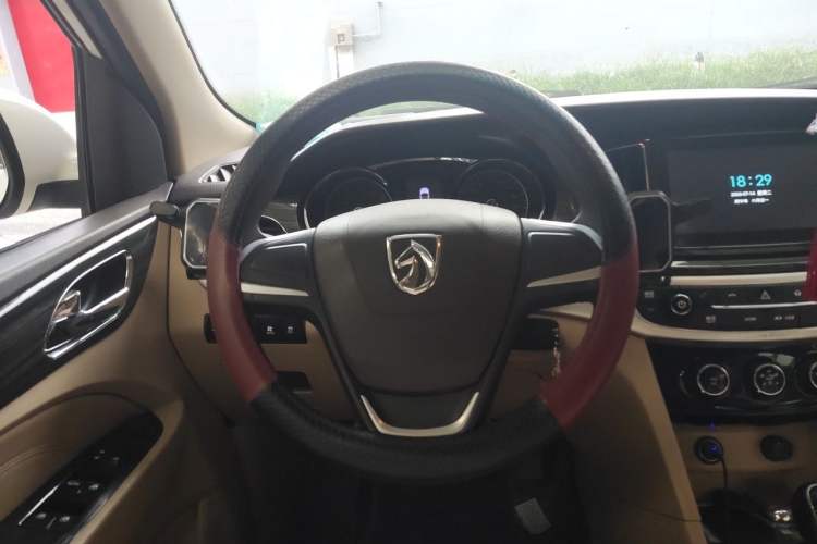 Used Baojun 730 2016 1.5L Manual Comfort Version 7 Seats China V Emission Standard Steering Wheel