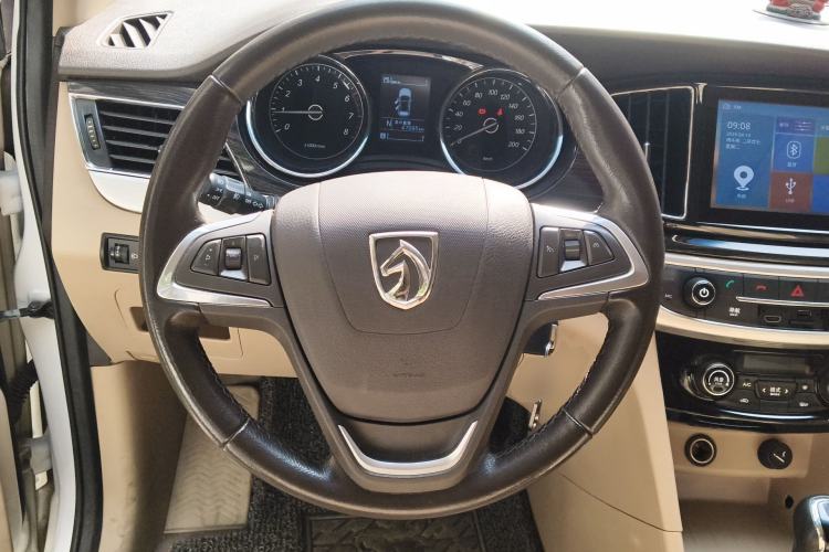Used Baojun 730 2016 1.8L iAMT Luxury Model 7 Seats Steering Wheel