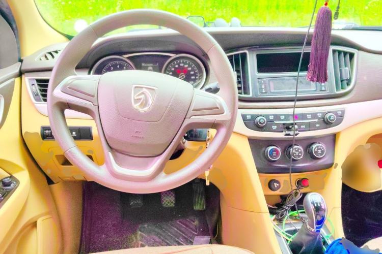 Used Baojun 730 2016 1.5L Manual Value Edition 7 Seats China V Emission Standard Steering Wheel