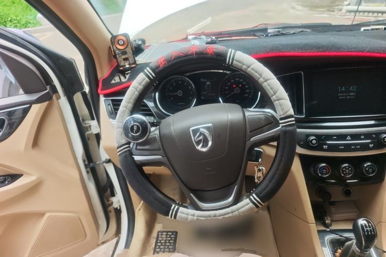 Used Baojun 730 2016 1.5L Manual Comfort Version 7 Seats China V Emission Standard Steering Wheel
