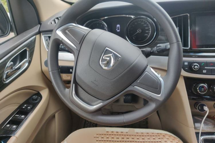 Used Baojun 730 2016 1.5T Manual Standard Version 7 Seats Steering Wheel