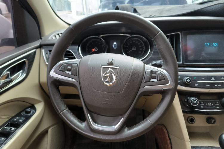 Used Baojun 730 2016 1.5L Manual Luxury Edition 7 Seats Steering Wheel