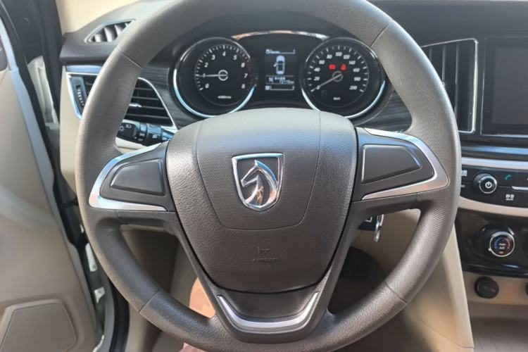 Used Baojun 730 2016 1.8L iAMT Comfort Version 7 Seats Steering Wheel