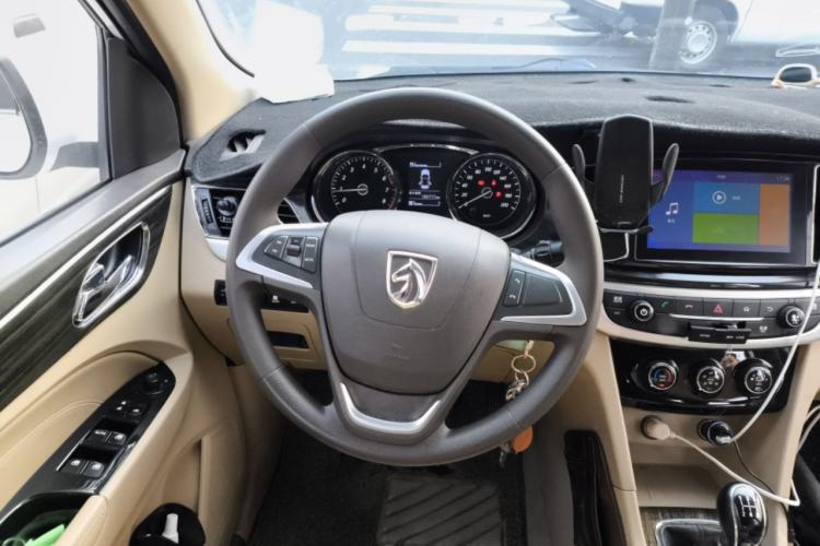 Used Baojun 730 2016 1.5L Manual Comfort Version 7 Seats China V Emission Standard Steering Wheel