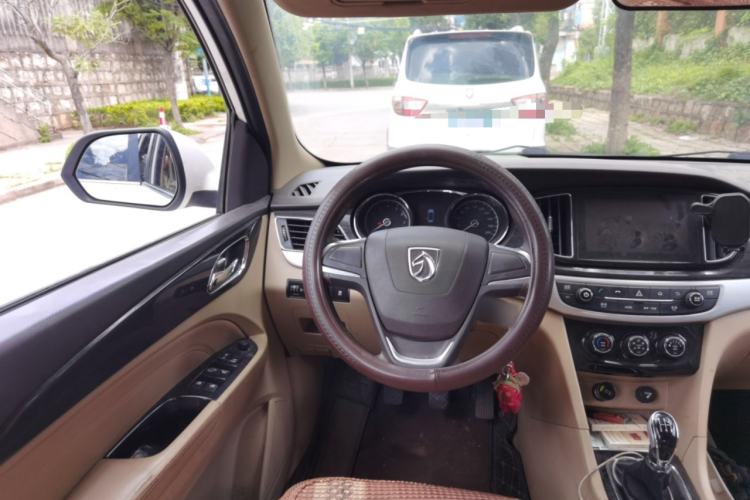 Used Baojun 730 2016 1.5L Manual Comfort Version 7 Seats China V Emission Standard Steering Wheel