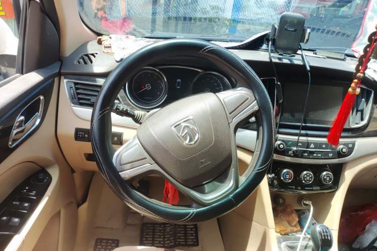 Used Baojun 730 2016 1.5L Manual Comfort Version 7 Seats China V Emission Standard Steering Wheel