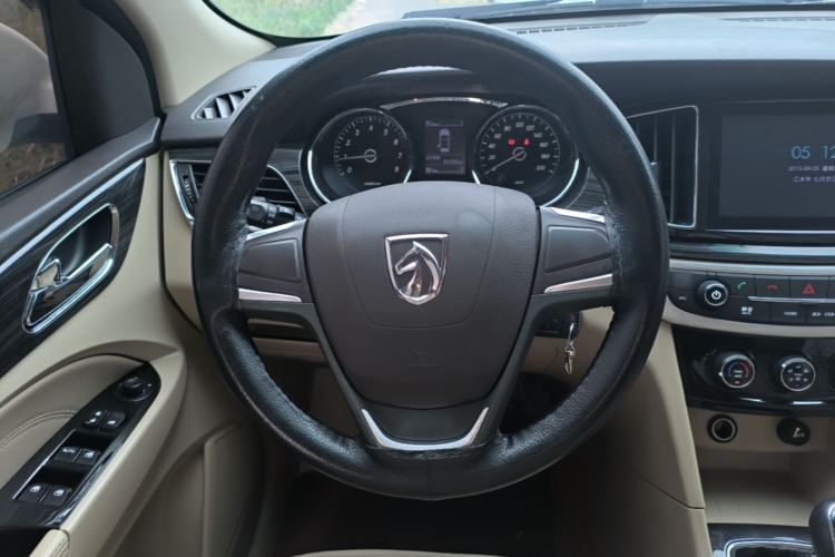 Used Baojun 730 2016 1.5L Manual Comfort Version 7 Seats China V Emission Standard Steering Wheel