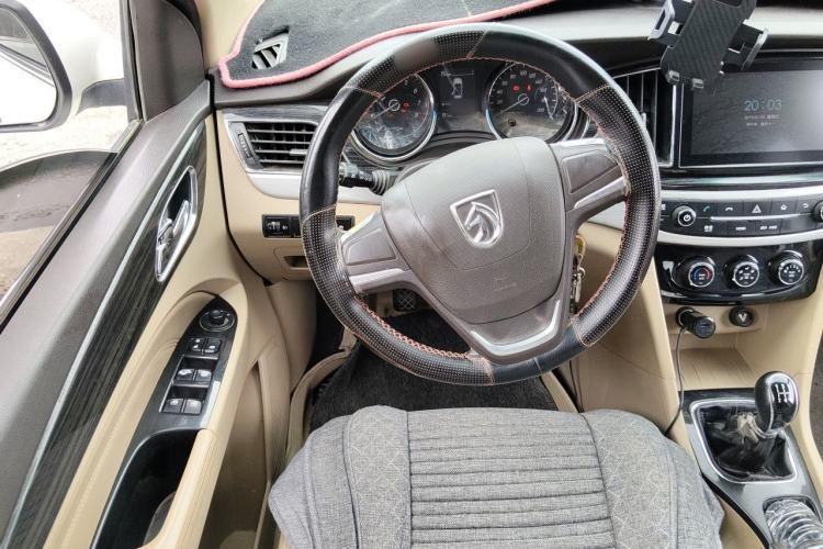 Used Baojun 730 2016 1.5L Manual Comfort Version 7 Seats China V Emission Standard Steering Wheel