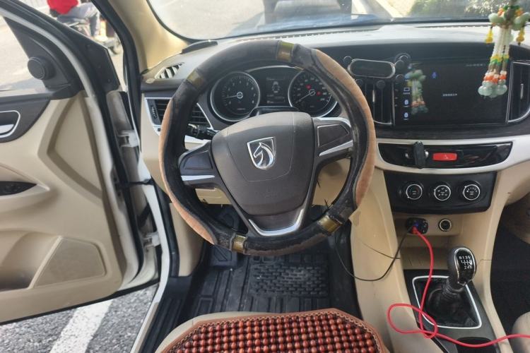 Used Baojun 730 2016 1.5T Manual Standard Version 7 Seats Steering Wheel